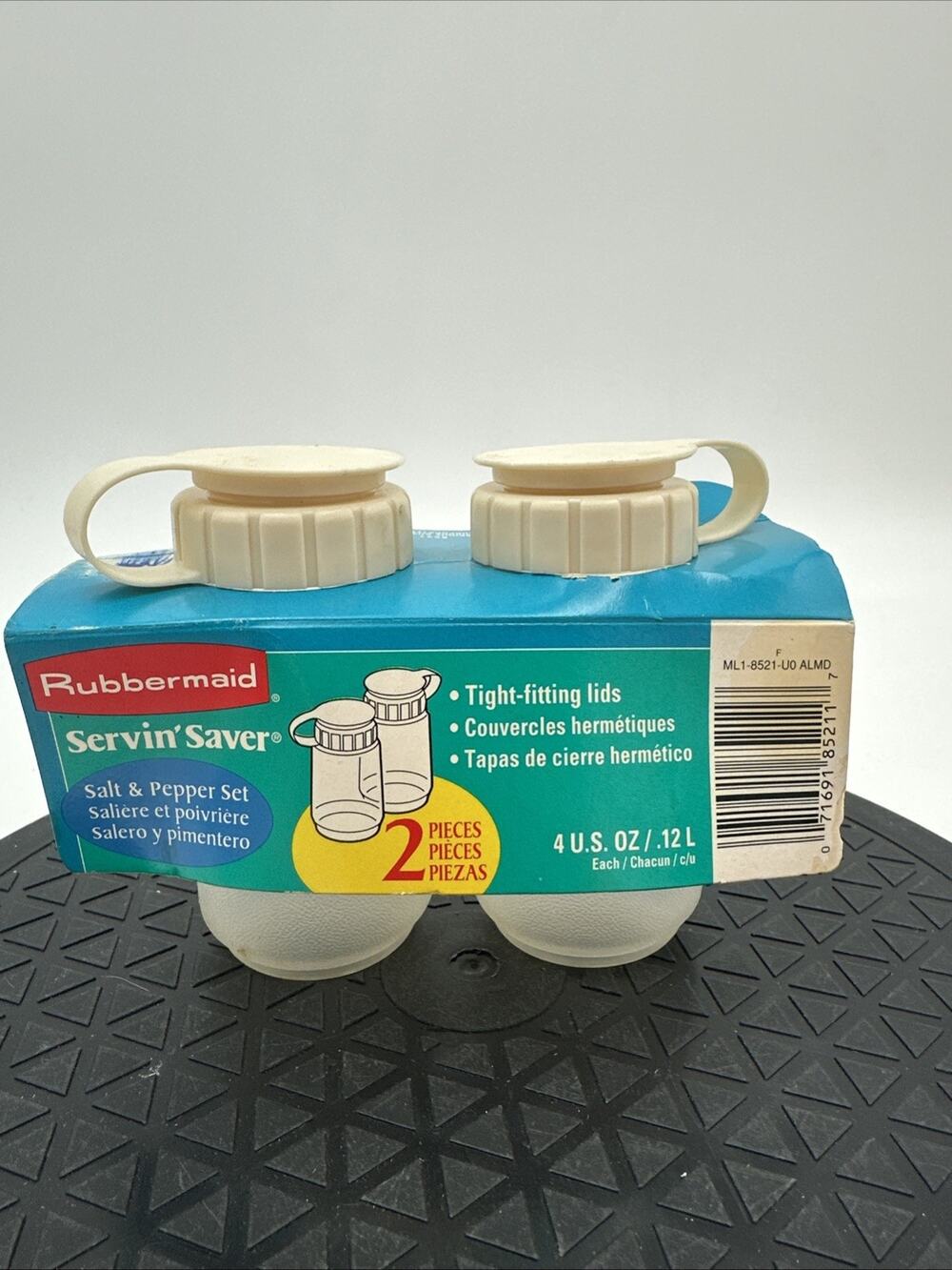 Rubbermaid Servin' Saver Salt & Pepper Shakers Vintage 1992 4oz Almond